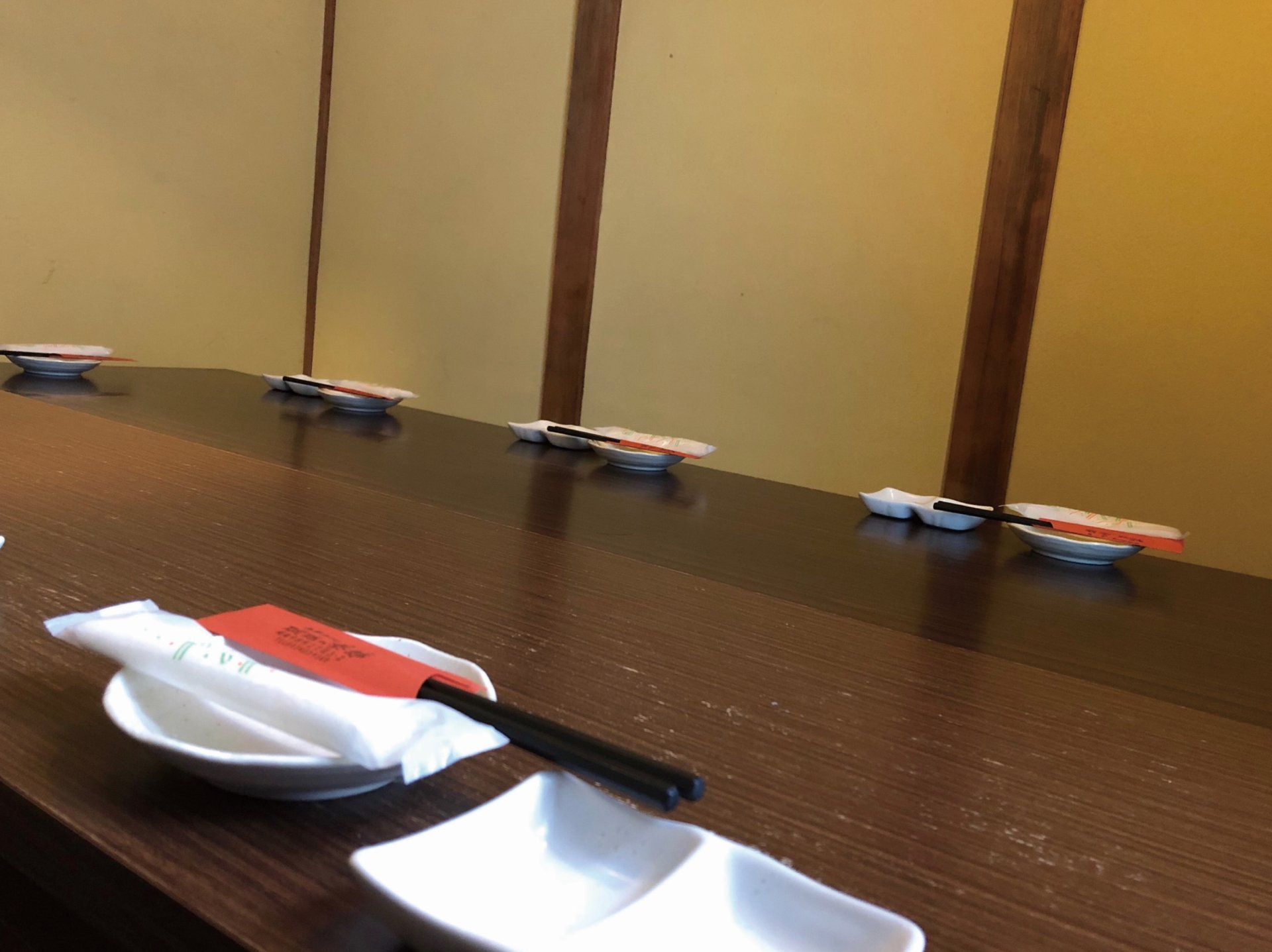 2階には4～8名様までの個室完備