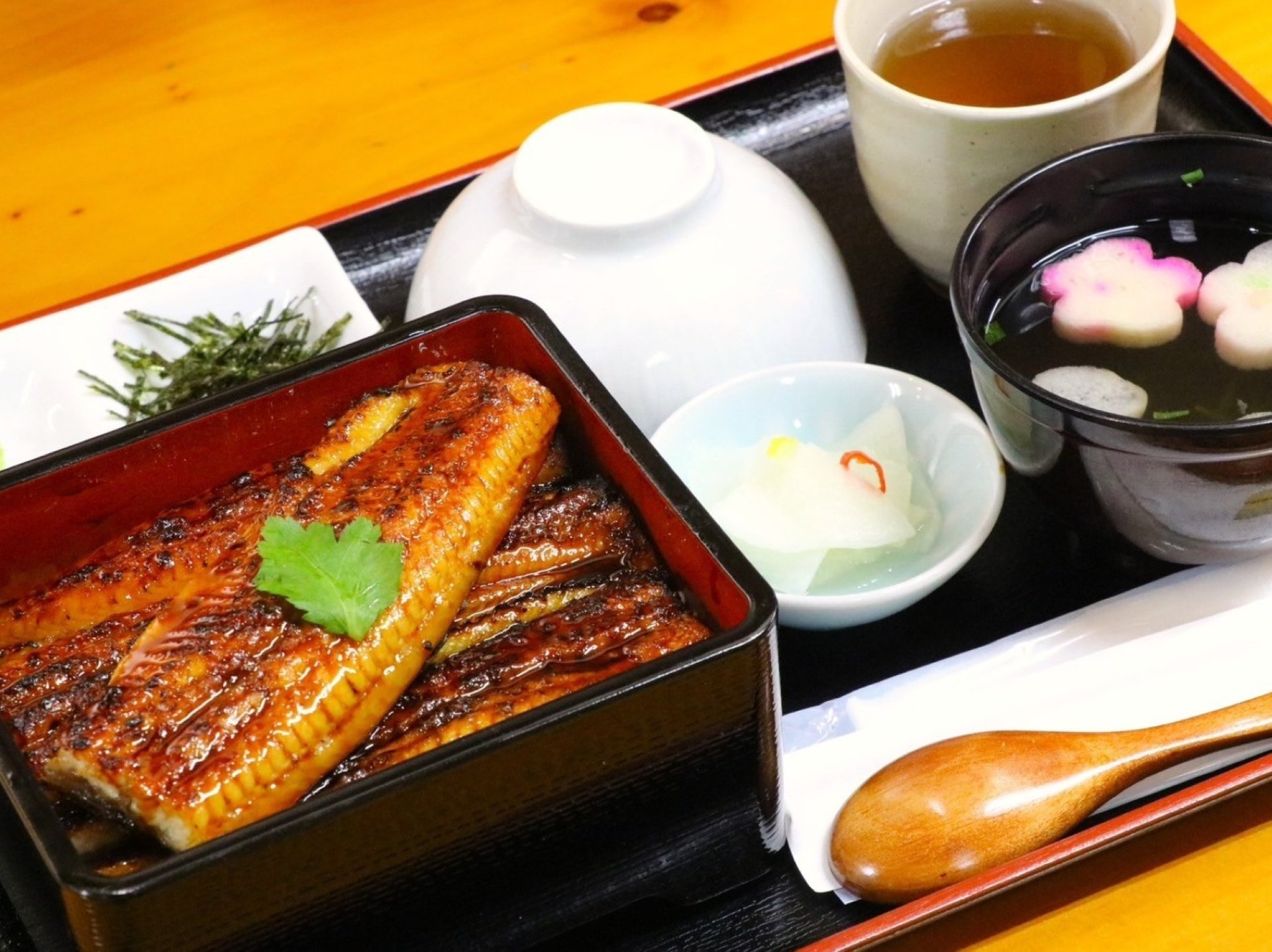 鰻を贅沢に１尾使用！鰻を思う存分楽しめる