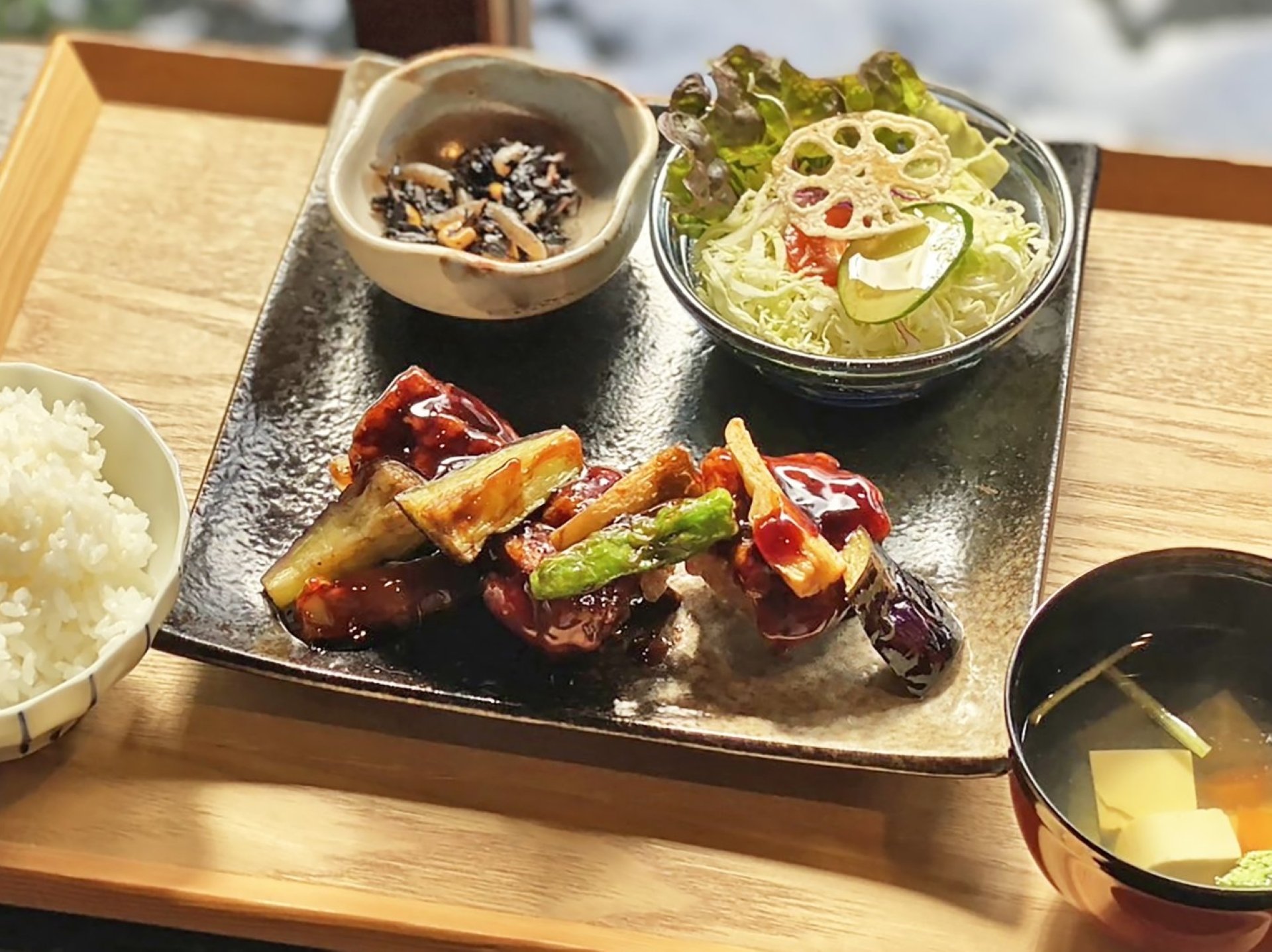 【地元野菜を取り入れた】黒酢唐揚げ（1,700円)