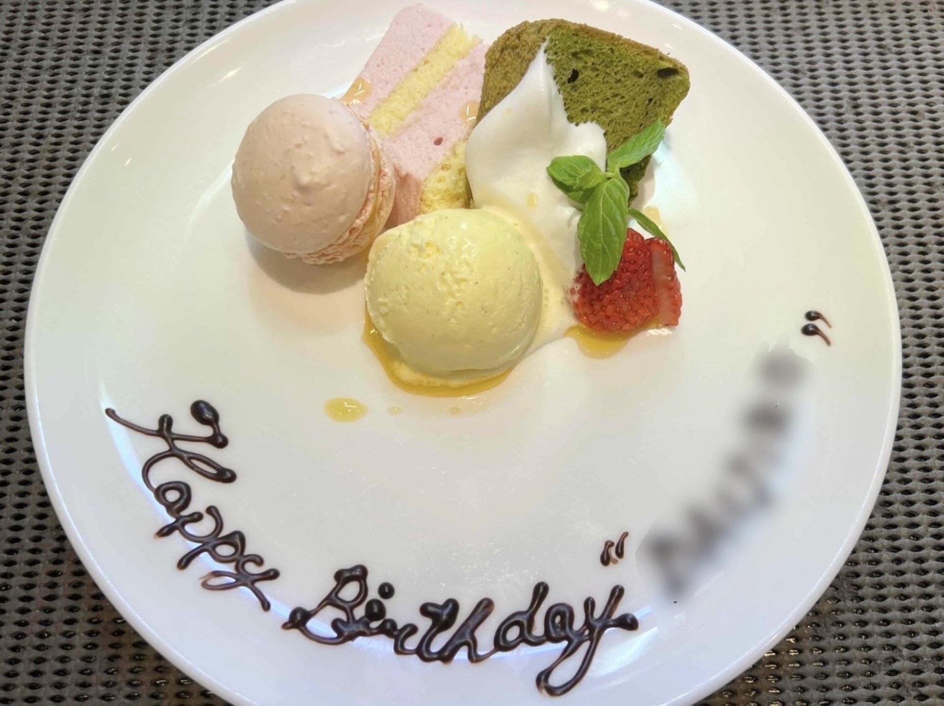 誕生日や記念日に！メッセージプレート
