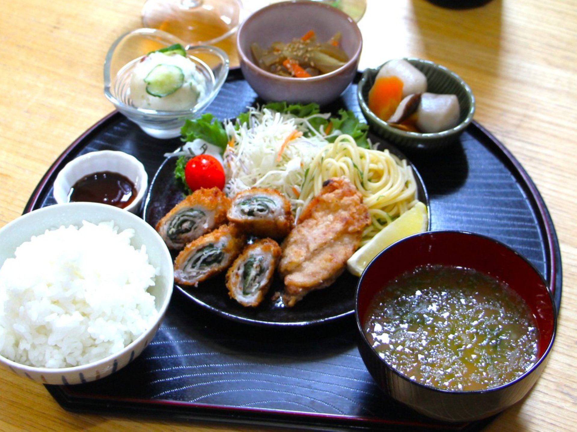 【日替わり】ポポロ定食1,200円　※写真は一例