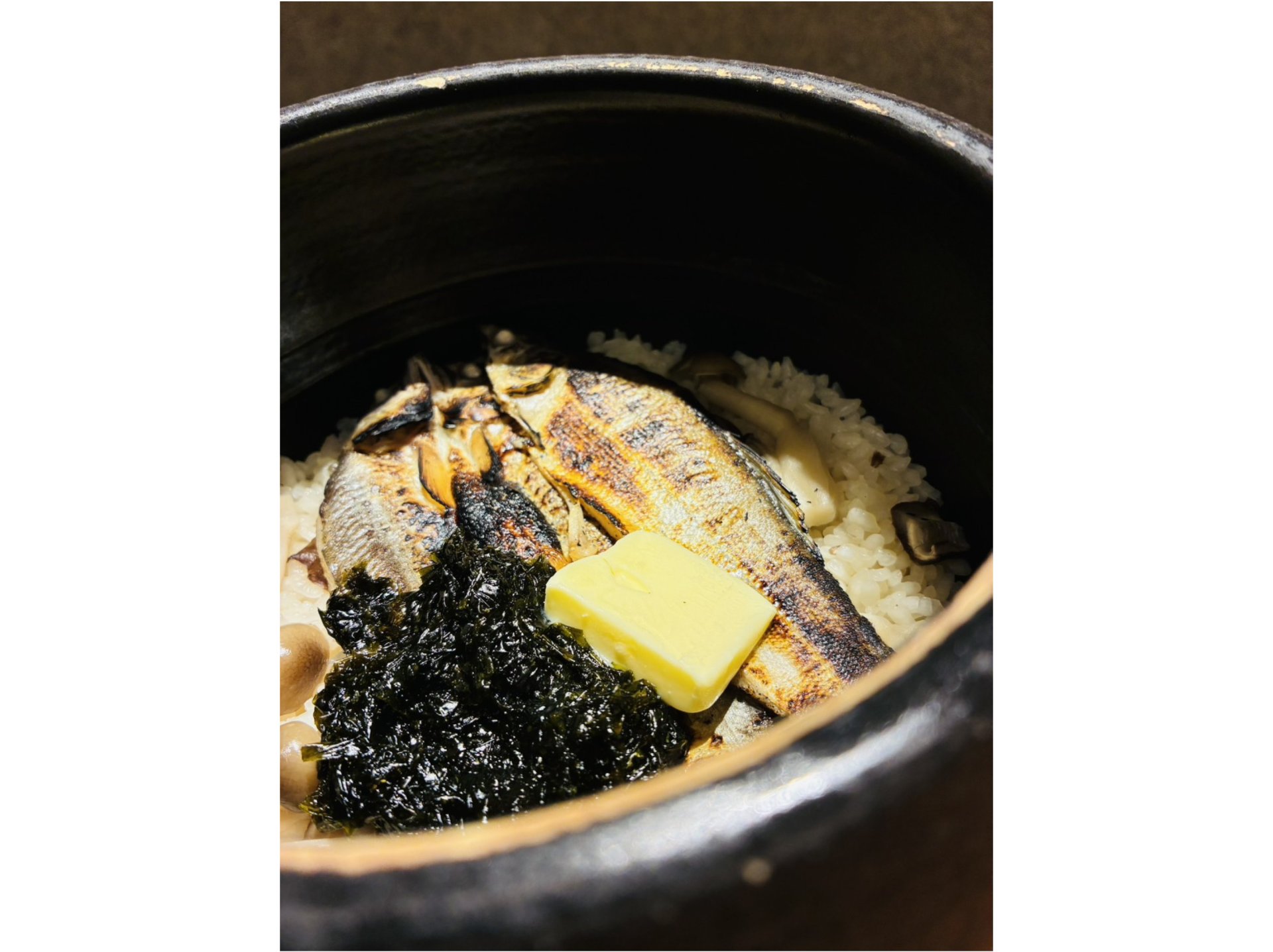 干し鮎とキノコのあおさバターの土鍋ご飯(椹野川 柑味鮎)
