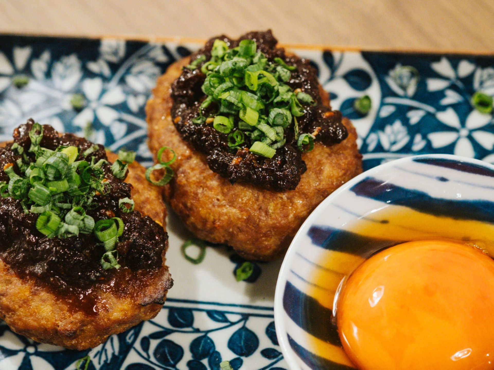 地鶏 鶏味噌軟骨入りつくね 768円