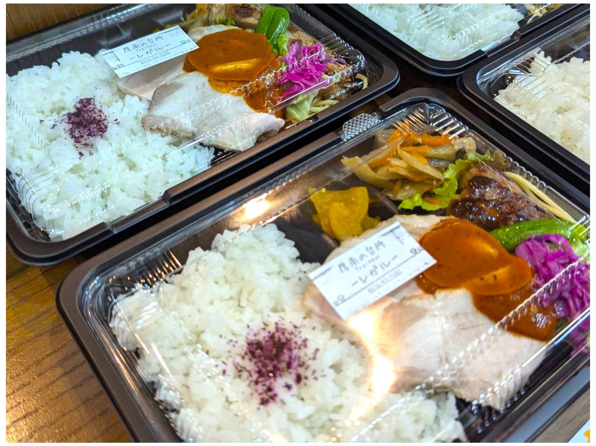 3種のお弁当1,000円前後から販売中