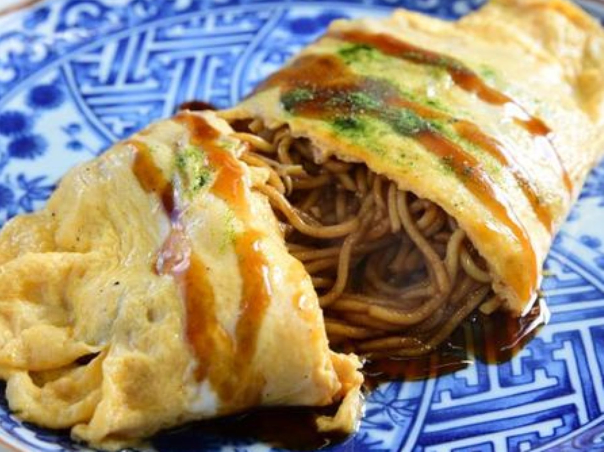 焼きそばオムレツ900円