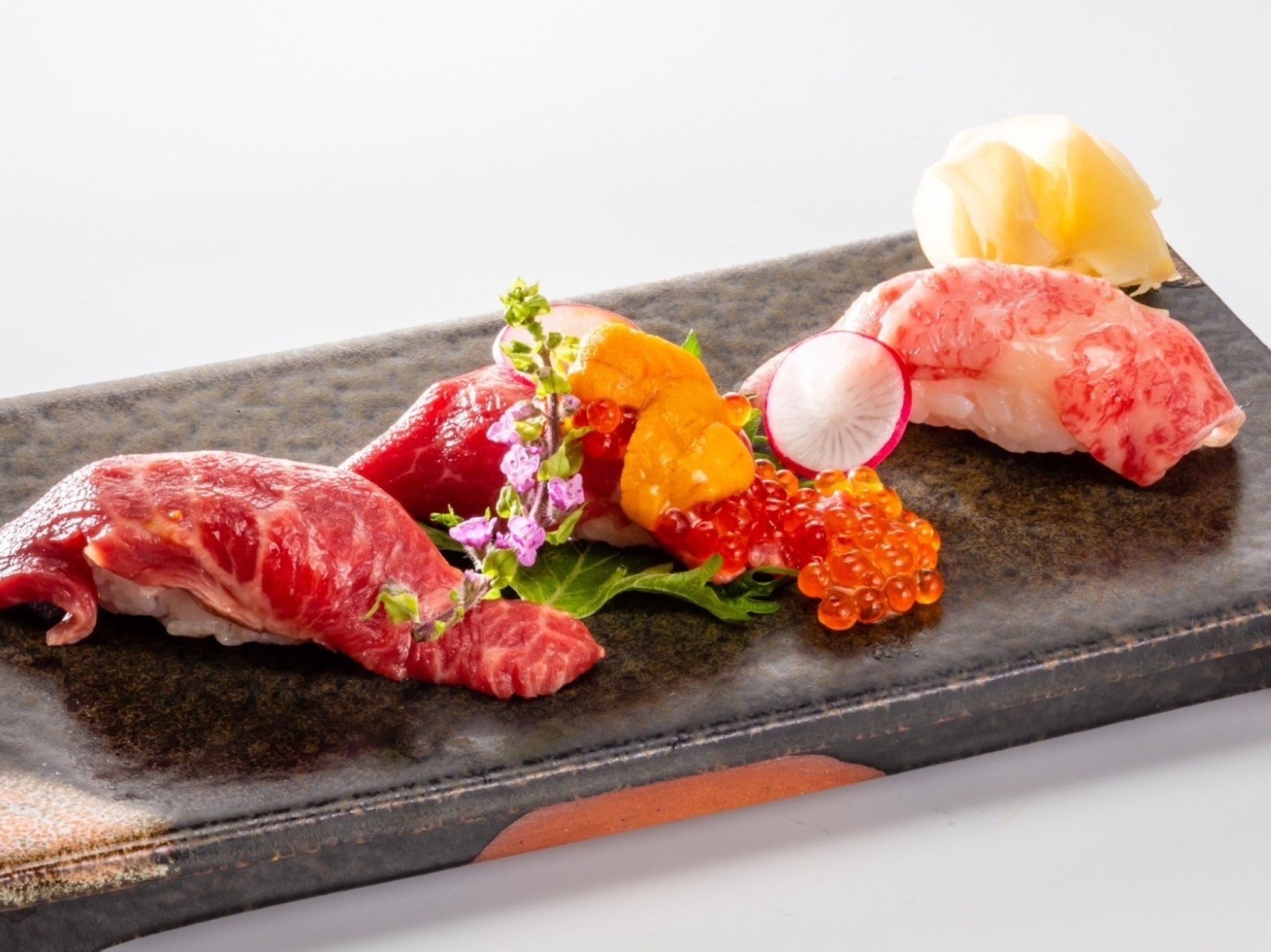 絶品生肉料理(黒毛和牛肉寿司)