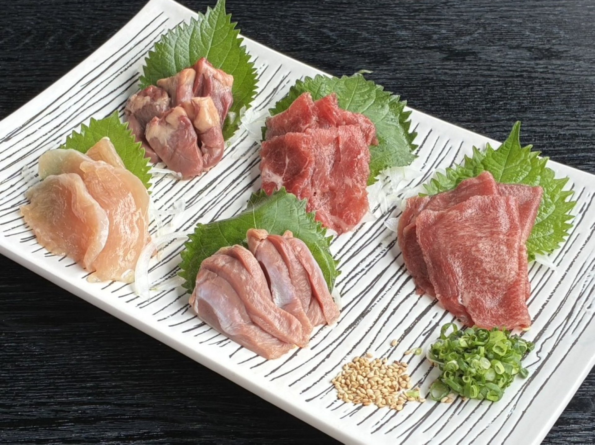 ●肉刺し盛り合わせ2,750円
