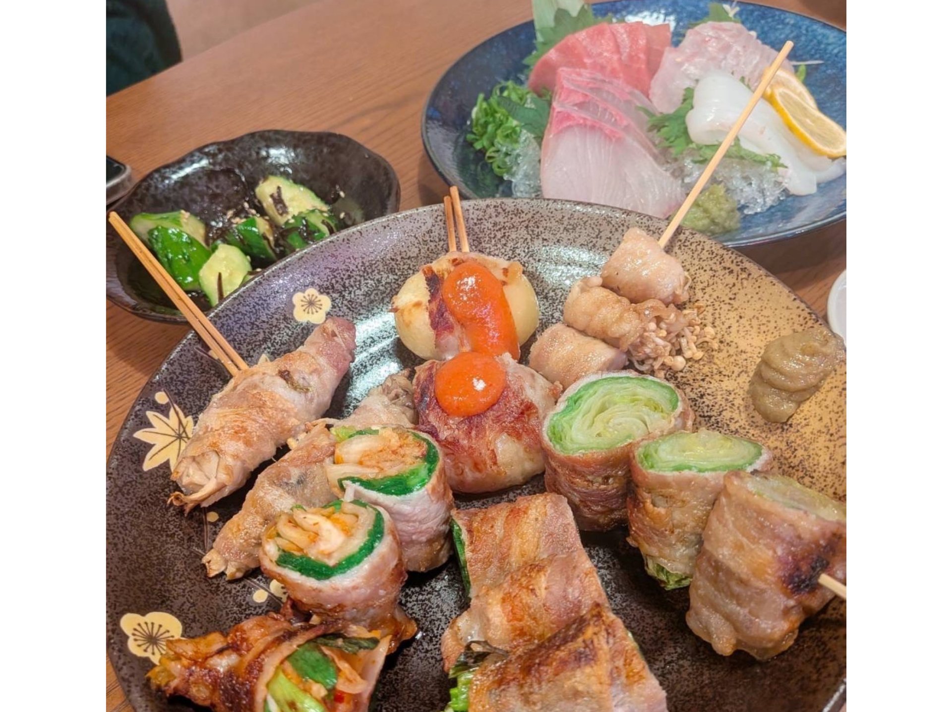 足を伸ばして寛げる掘りごたつ席は、最大8名様程度までの宴会やグループでの飲み会に最適です。
