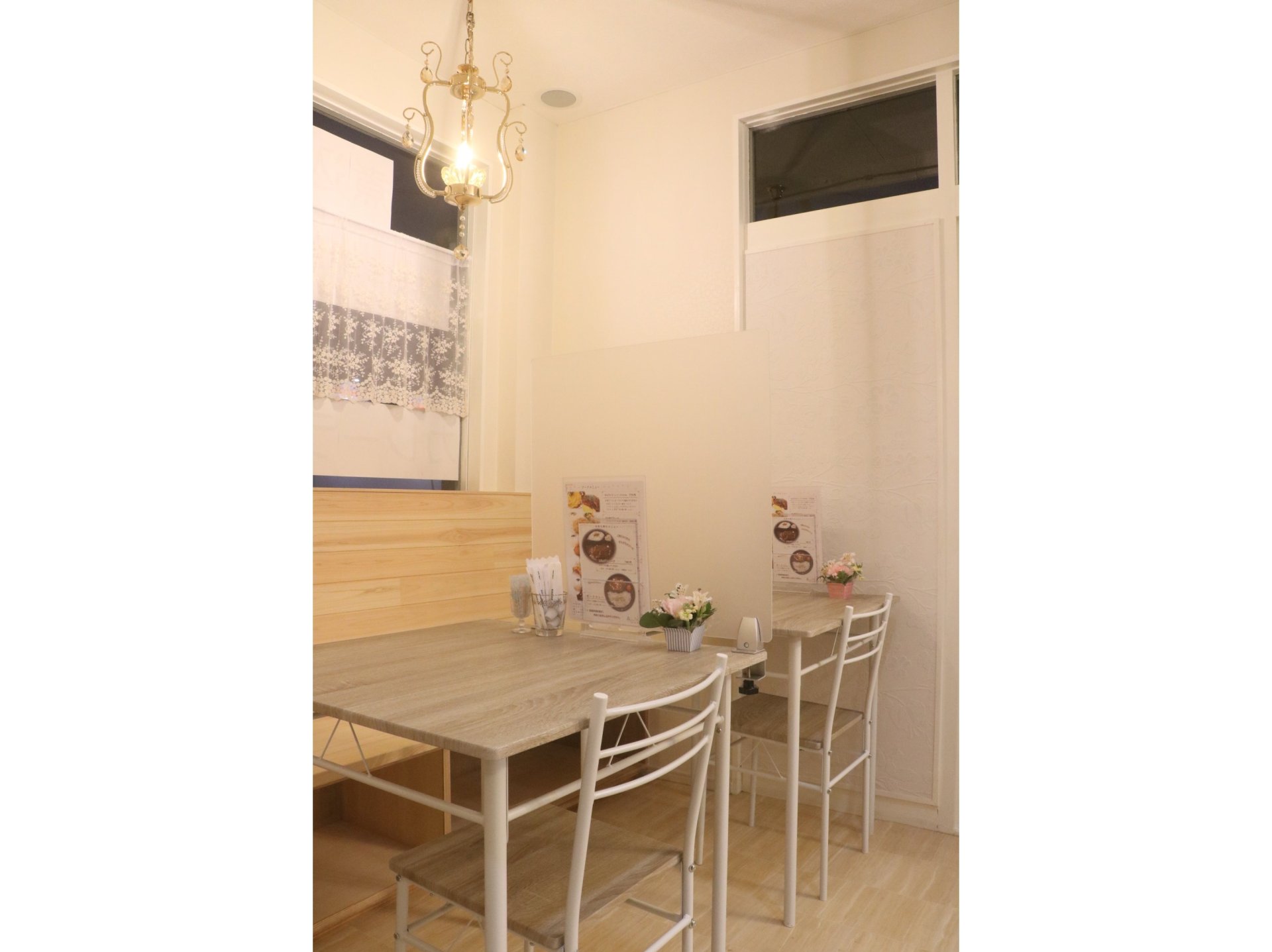 ほっこり落ち着く♡木目調の店内