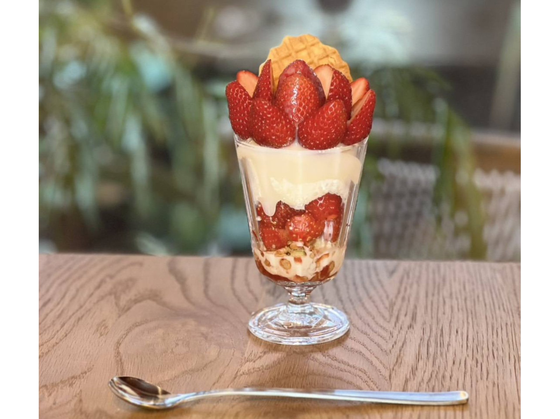 果物屋の苺パフェ1,300円