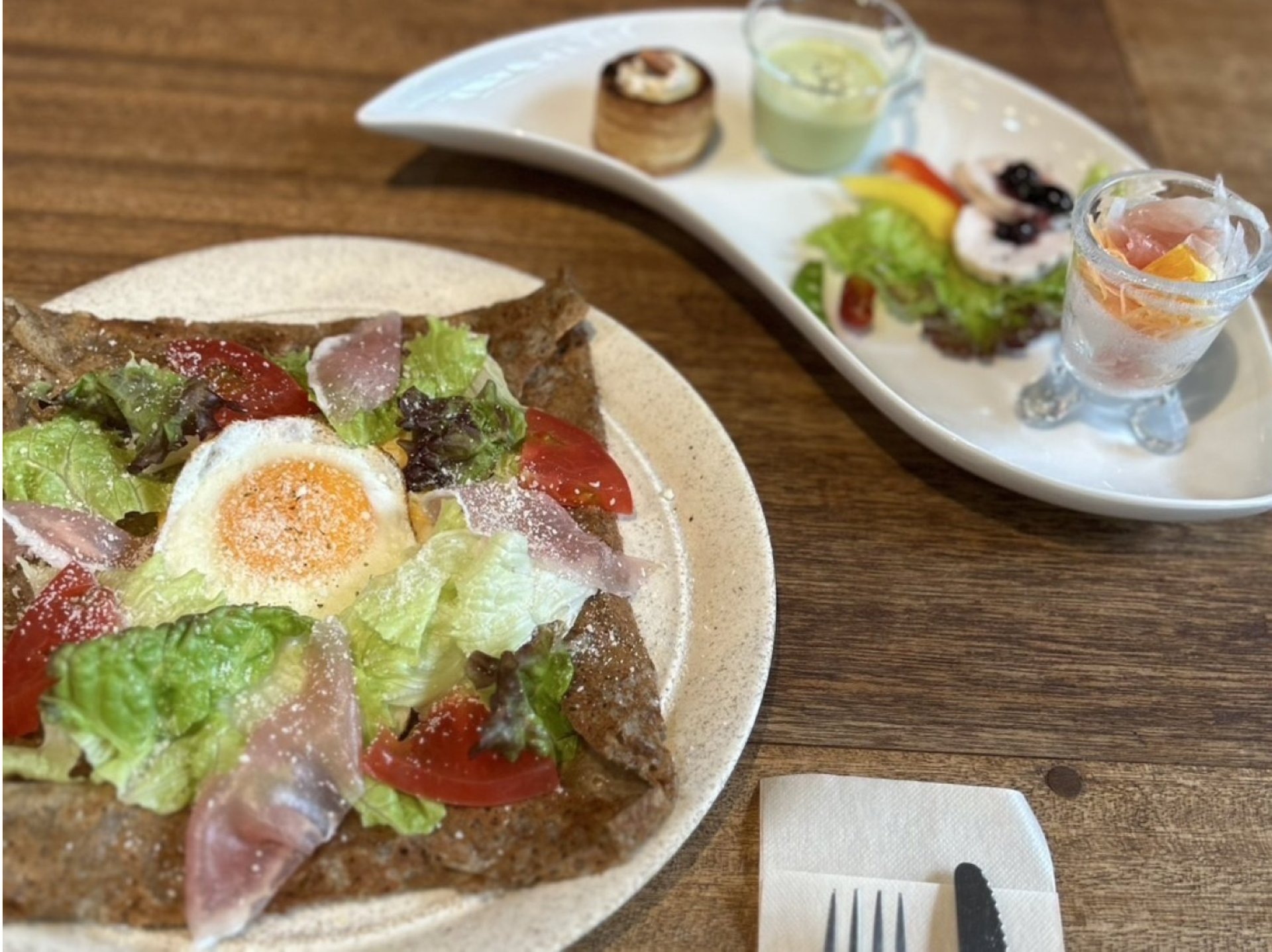 前菜プレート付ガレットランチ