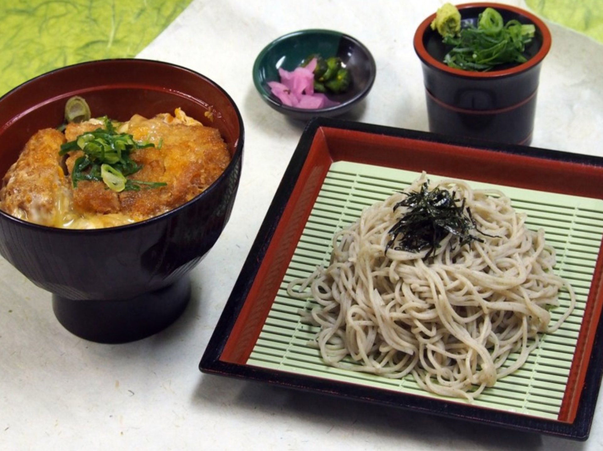ざるそばとミニかつ丼のセット
