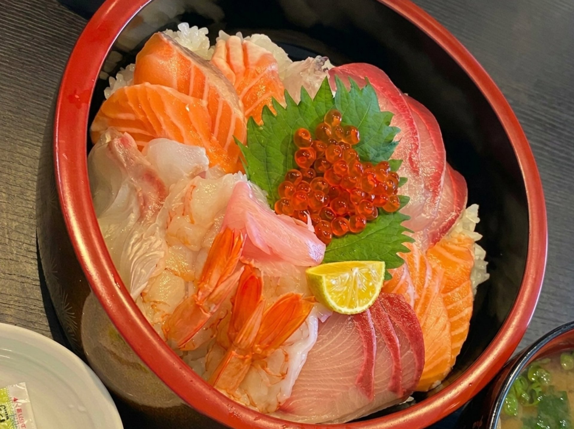 【名物】ランチは「海鮮丼」で決まり！