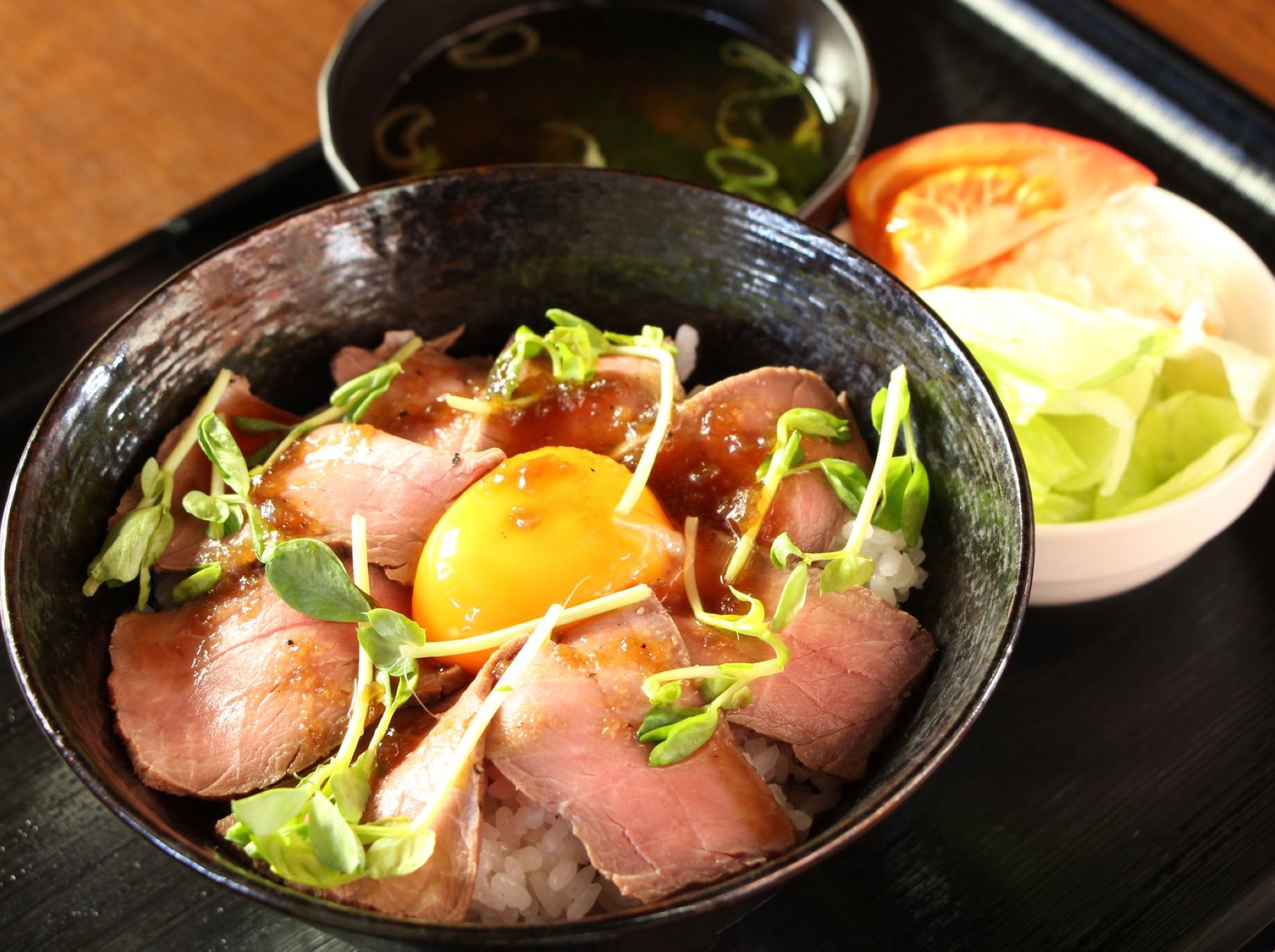 【自家製です！】ローストビーフ丼 1,200円