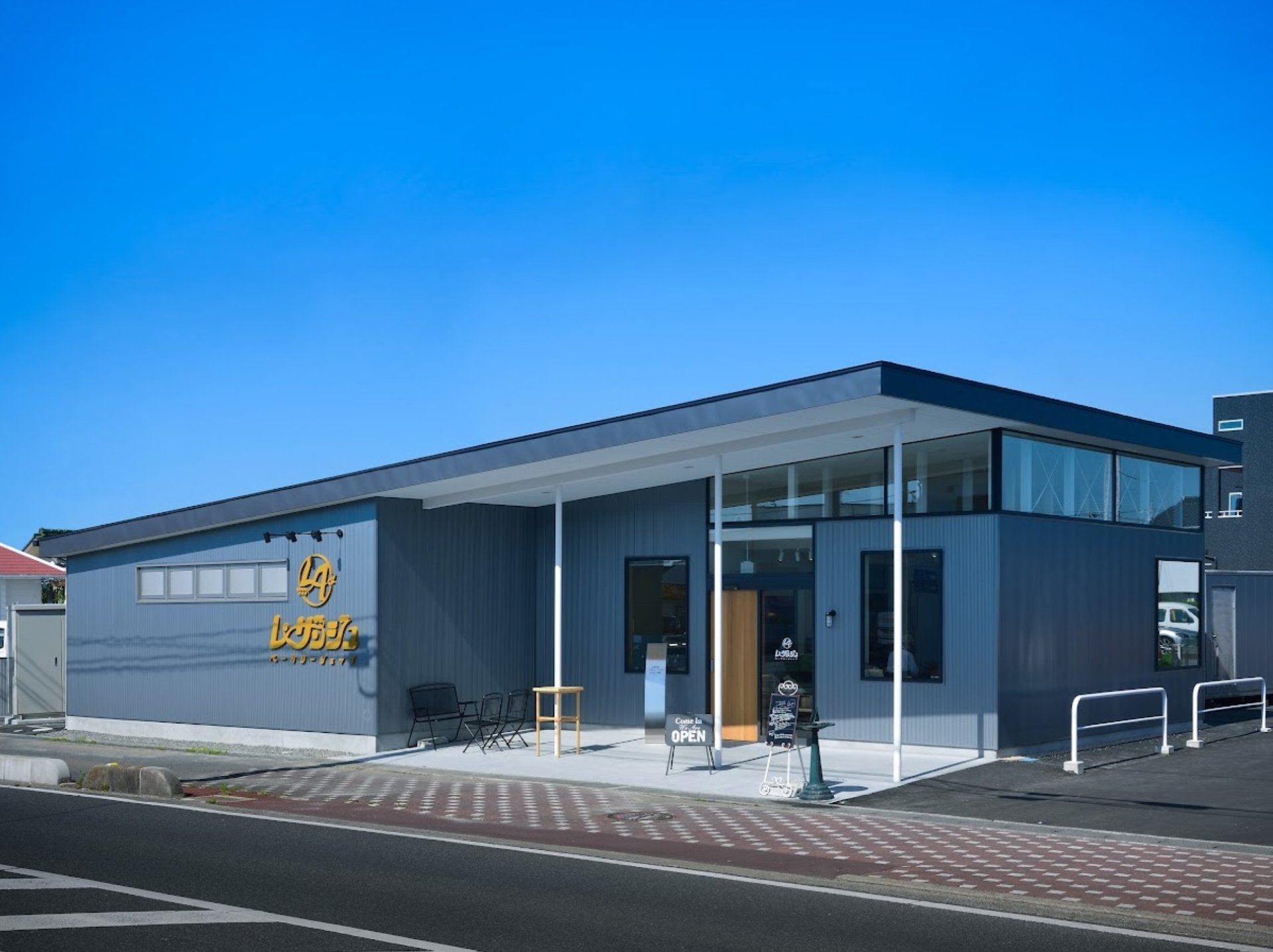 店横駐車場完備で入りやすさも◎