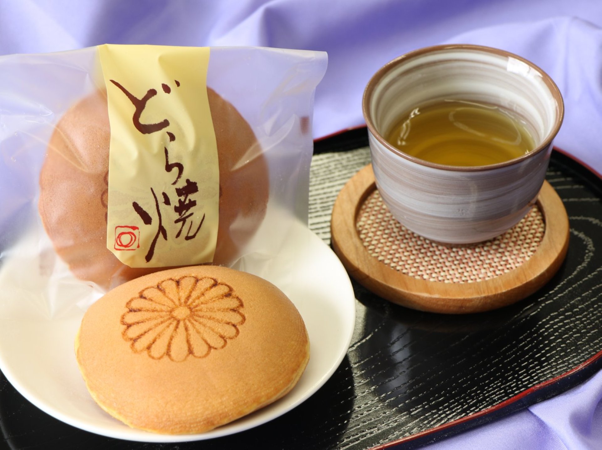 当店隠れ人気商品「どらやき」おひとつ216円