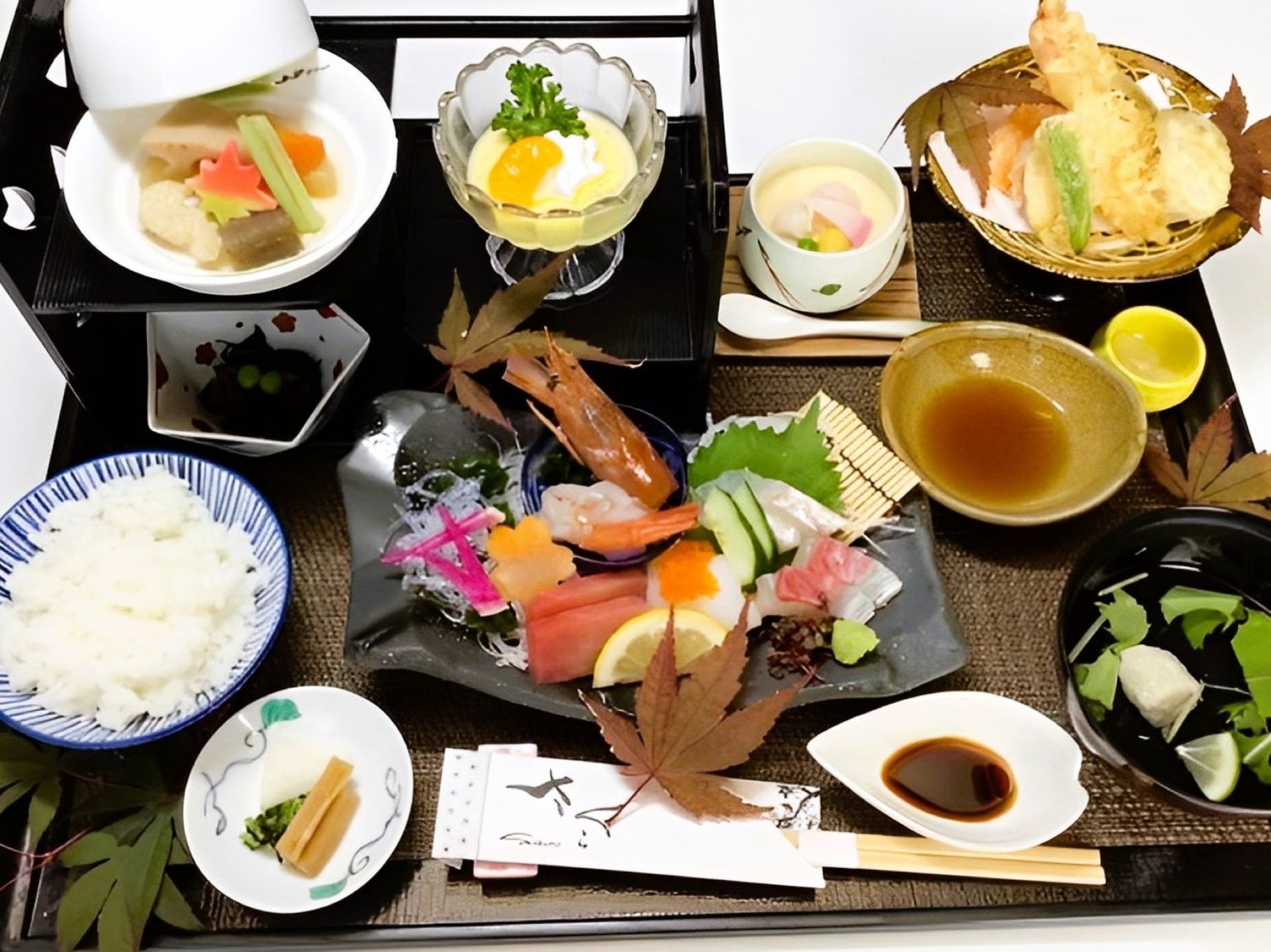 お昼のさくら御膳2,400円(一例)