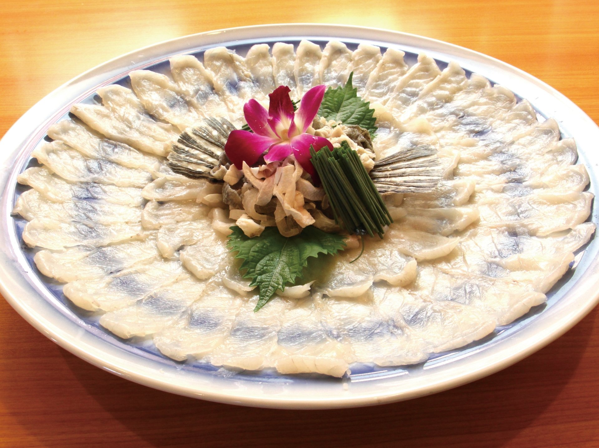 “ふぐ刺し”  和の匠が織り成す本格和食をご堪能ください―――