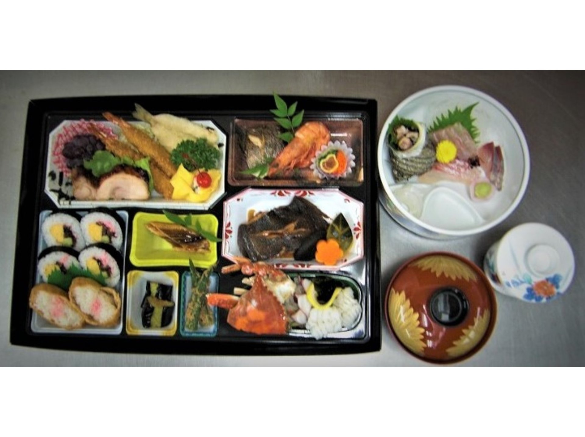 仕出し御膳7,800円[刺身別皿・吸物・茶碗蒸し付]