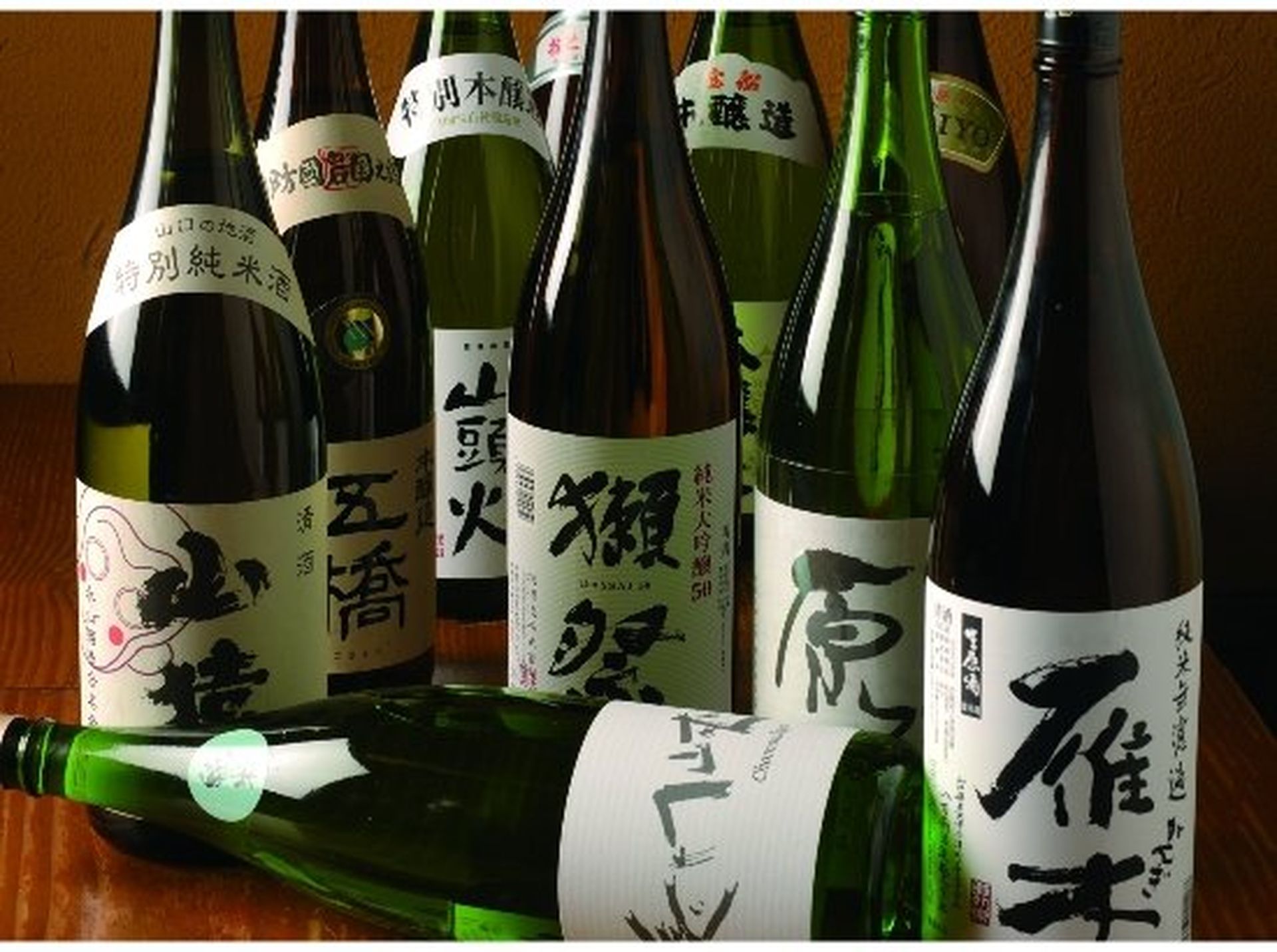 圧巻の飲み放題は、地酒含む80種が対象！