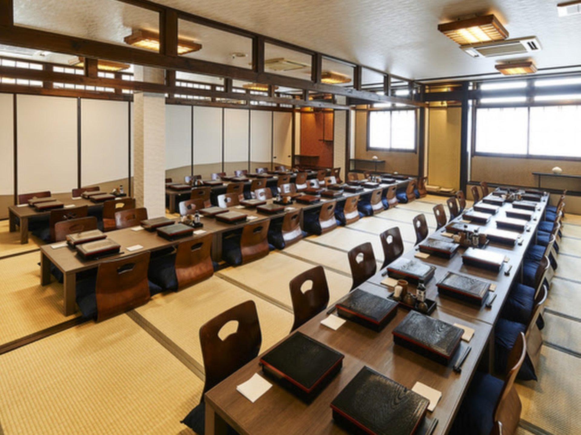 最大140名までの大型宴会場を完備