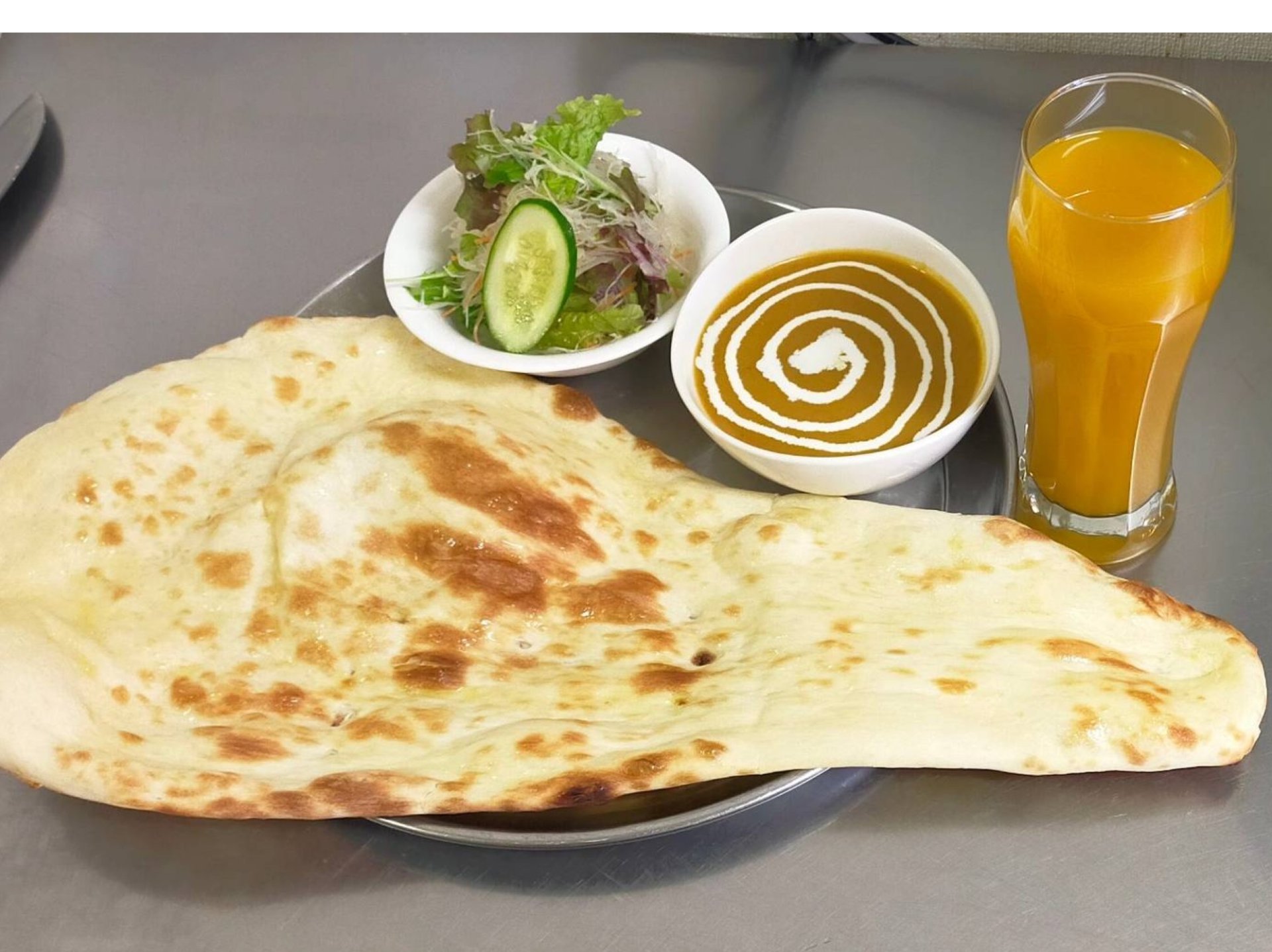 カレー約25種、ナン13種。タンドール窯でつくる本格インド、ネパール料理をたのしむ！