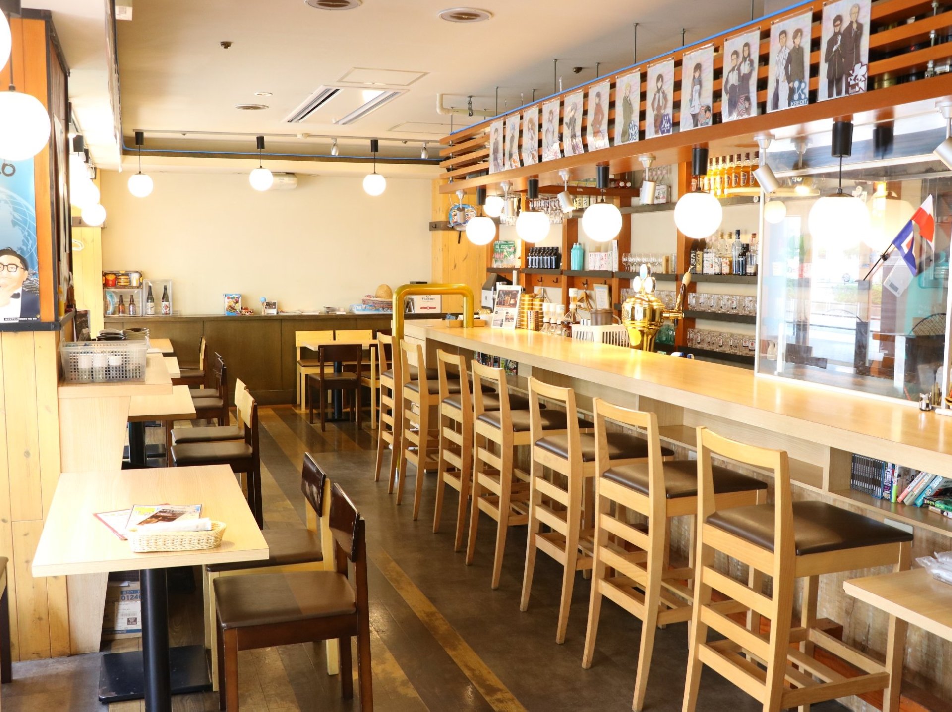 明るい店内は話も弾む♪