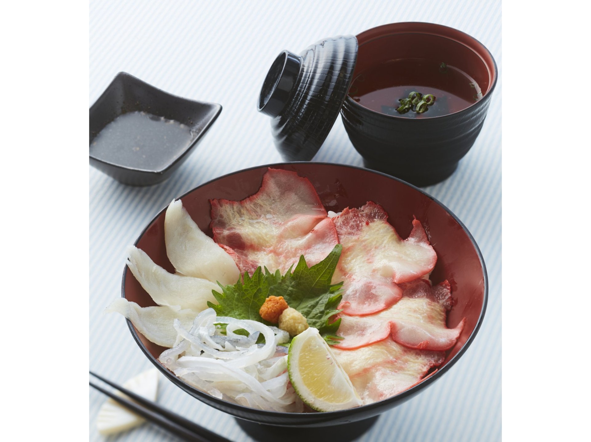 ふくと鯨の合い盛丼1,700円