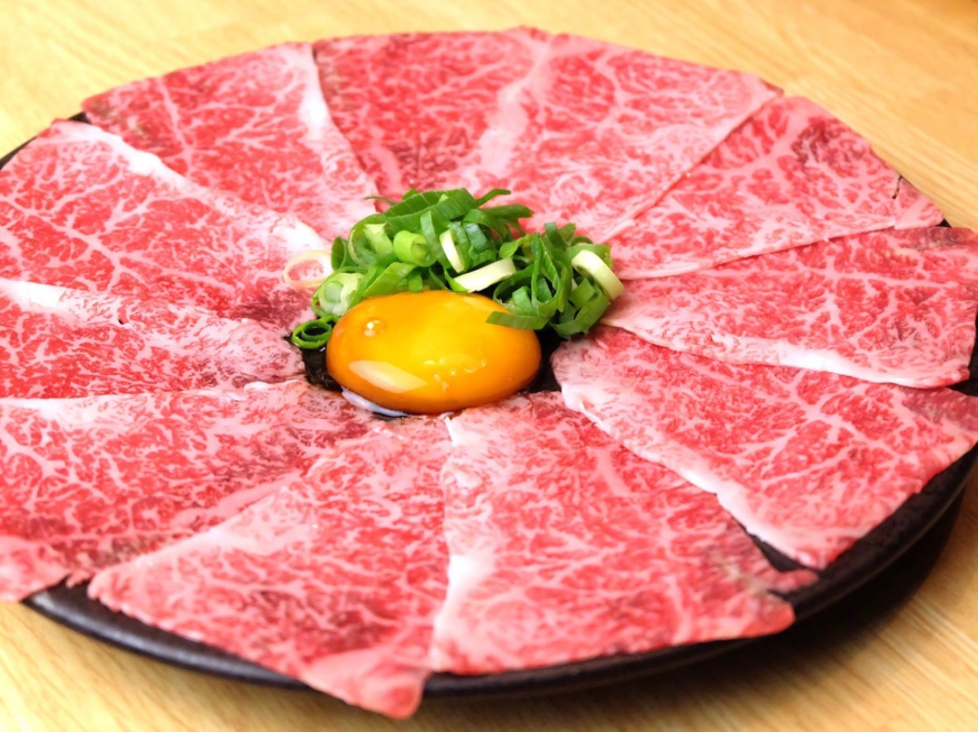 極上サーロインの王様ユッケ2,528円／半2,088円