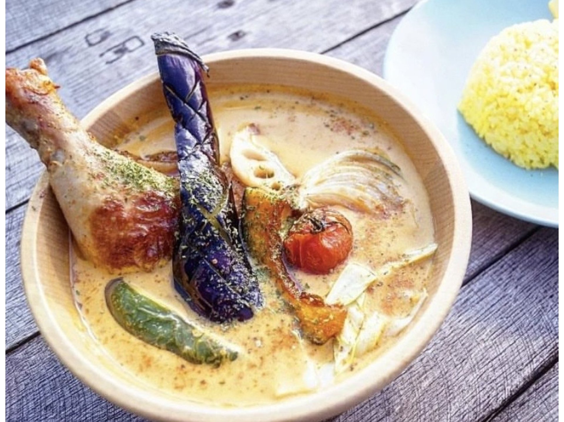 1日野菜と骨付きチキンのスープカレー1,800円