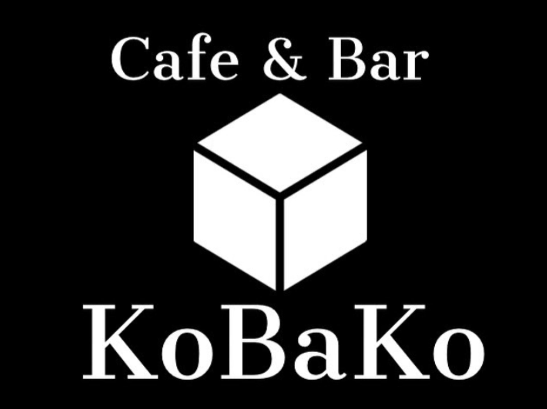 カウンター6席の小さなカフェバー