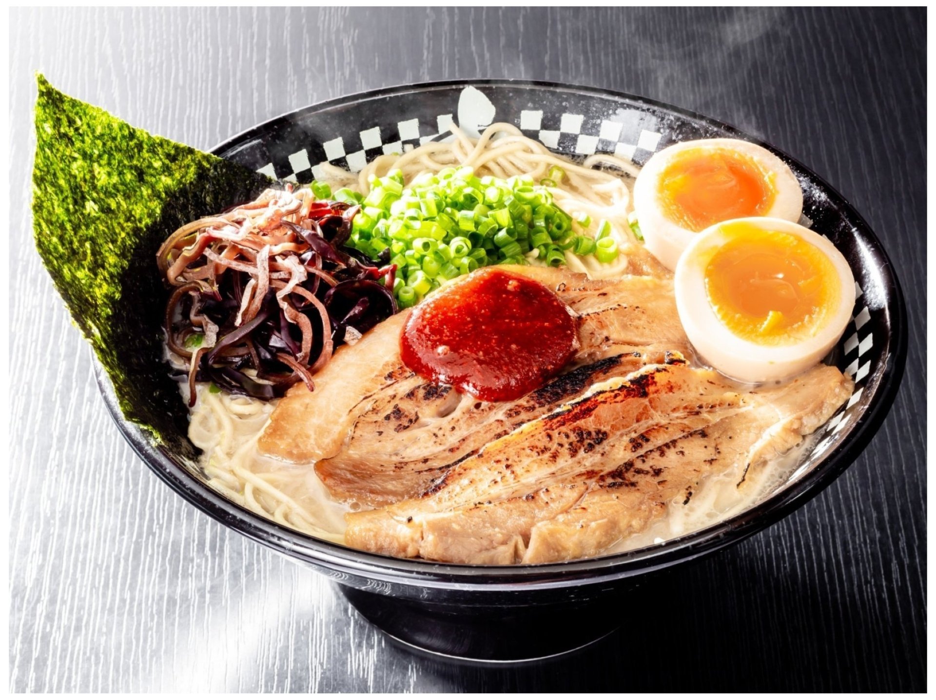 マジ虎(赤)1,200円。白と赤(旨辛)が選べます♪