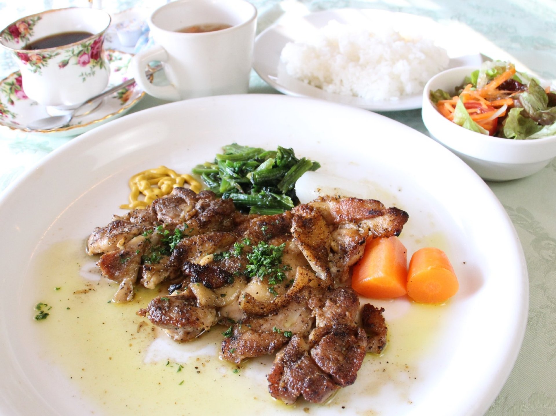 とりもも肉のスパイシー焼1,400円